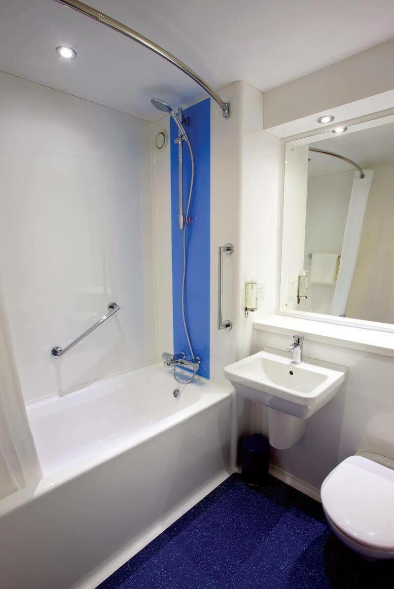 Travelodge Liverpool Stonedale Park Bagian luar foto